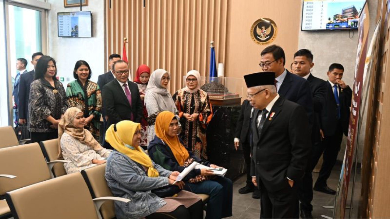 Wakil Presiden Ma'ruf Amin mengunjungi Kedutaan Besar Republik Indonesia (KBRI) Abu Dhabi, Al Yaqout Street, Abu Dhabi, Uni Emirat Arab, Senin (5/2/2024). ANTARA/HO-Sekretariat Wakil Presiden