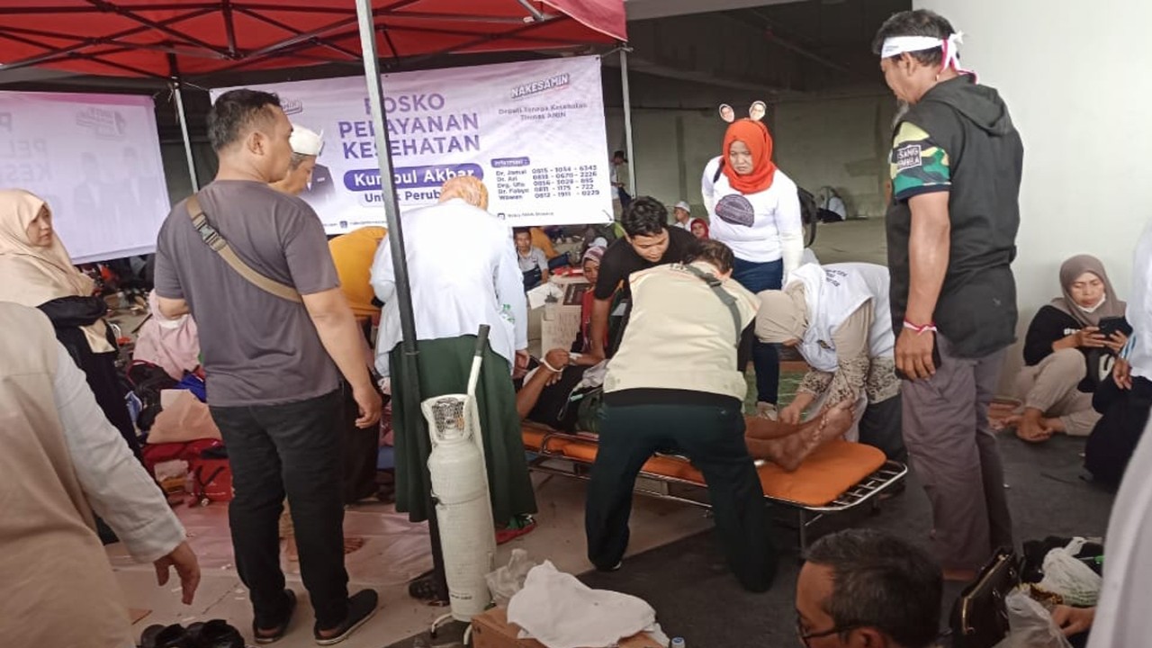 Seorang pria dinyatakan meninggal dunia di salah satu posko kesehatan relawan pasangan capres-cawapres nomor urut 1 Anies Baswedan dan Muhaimin Iskandar di Jakarta Internasional Stadium (JIS), Sabtu (10/02/2024).(foto: nusantaratv.com/Arfa Gandhi)