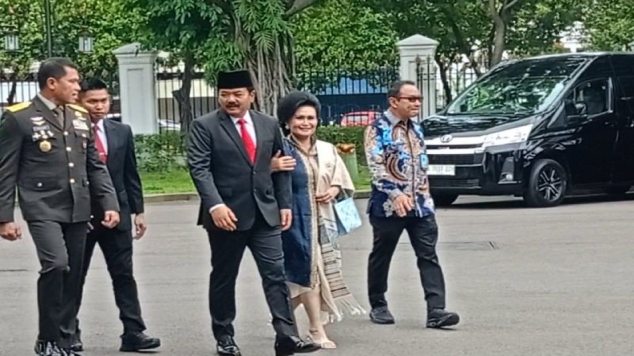 Menteri ATR/Kepala BPN Hadi Tjahjanto tiba di Istana Kepresidenan Jakarta, Rabu (21/2/2024).