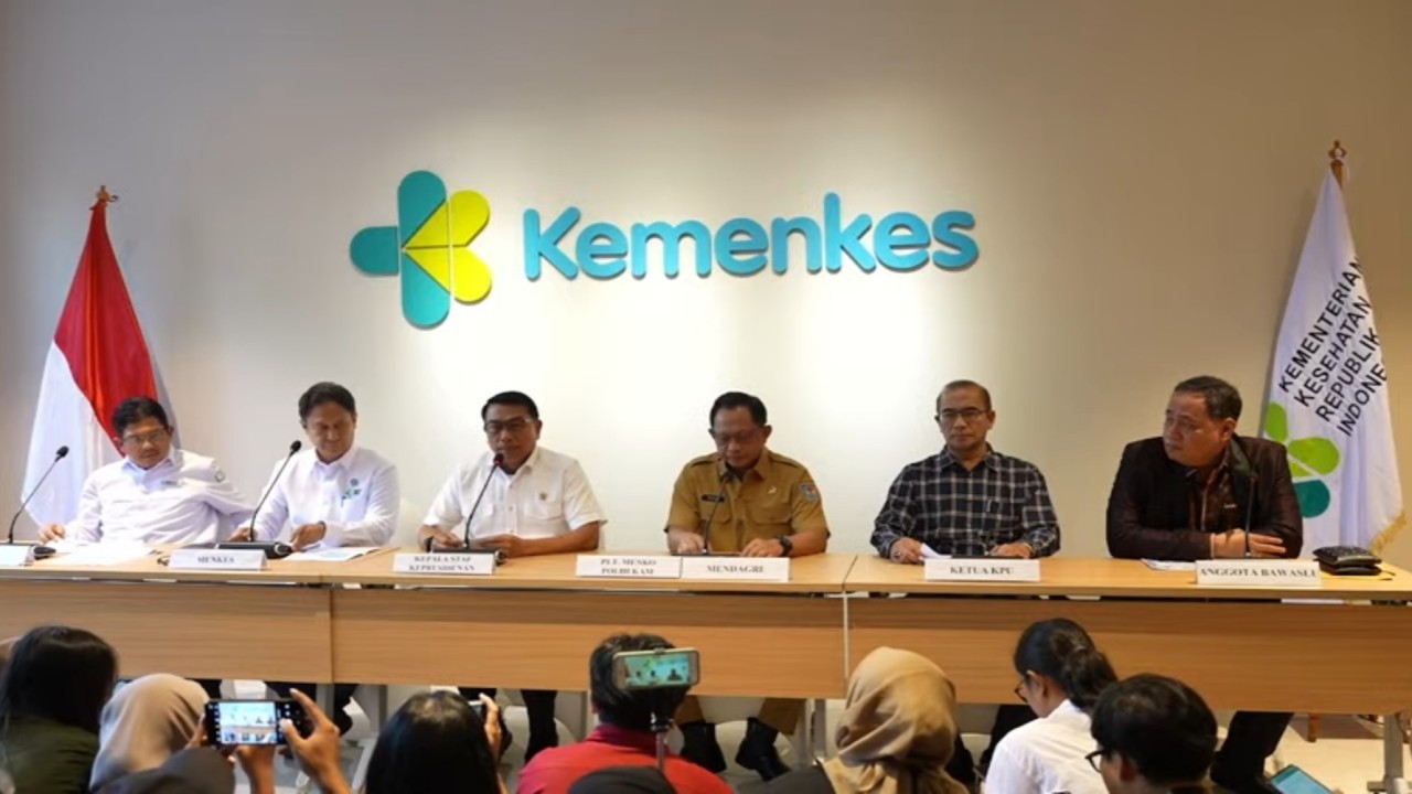 Konferensi pers Perkembangan Kesehatan Petugas Penyelenggara Pemilu Tahun 2024. (YouTube)