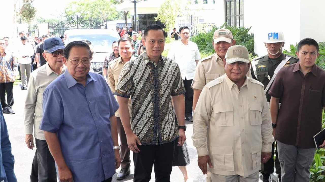 Capres sekaligus Menhan Prabowo Subianto bertemu Ketua Majelis Tinggi Partai Demokrat Susilo Bambang Yudhoyono (SBY) dan Ketua Umum Partai Demokrat Agus Harimurti Yudhoyono (AHY) di Pacitan, Jawa Timur/ist