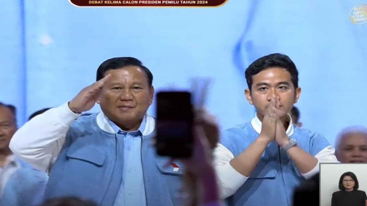 Tangkapan layar calon presiden dan calon wakil presiden RI nomor urut 2 Prabowo Subianto dan Gibran Rakabuming Raka dalam debat kelima di Jakarta Convention Center, Minggu (4/2/2024). ANTARA/Citro Atmoko