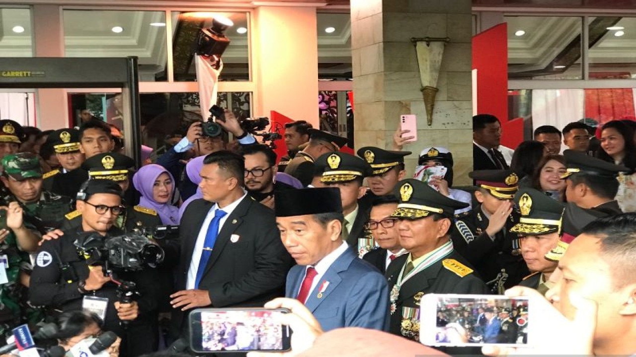 Presiden Joko Widodo saat ditemui di Mabes TNI, Cilangkap, Jakarta, Rabu (28/2/2024). ANTARA/Genta Tenri Mawangi