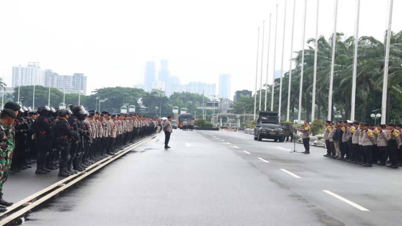 Kapolres Metro Jakarta Pusat Kombes Pol Susatyo Purnomo Condro menggelar apel persiapan untuk amankan Aksi Bersama Desa di Gedung DPR/MPR RI, Jakarta Pusat. ANTARA/HO-Humas Polres Metro Jakpus.