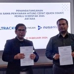 Tanda tangan MoU antara Direktur Riset Poltracking Indonesia, Arya Budi dengan pemimpin Redaksi Nusantara TV, Adi Prasetya-1707802015