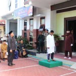 Terpidana perjudian menjalani hukuman cambuk di Kantor Kejari Sabang, Aceh, Selasa (6/2/2024). ANTARA/HO-Humas Kejari Sabang-1707204907
