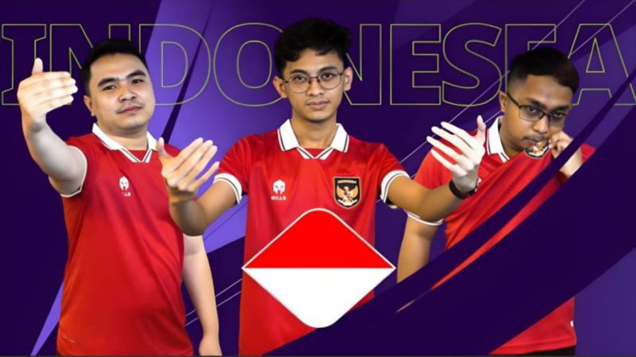 Tangkap layar tim nasional eFootball Indonesia Elga Cahya Putra, Rizky Faidan, dan Akbar Paudie di AFC eAsian Cup Qatar 2024. (ANTARA/Arindra Meodia/youtube.com/AFC Asian Cup)