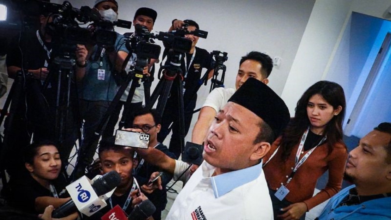 Sekretaris TKN Prabowo-Gibran, Nusron Wahid, saat memberikan keterangan di Media Center TKN Prabowo-Gibran, Jakarta, Selasa (2/1/2024). (ANTARA/Aprillio Abdullah Akbar)