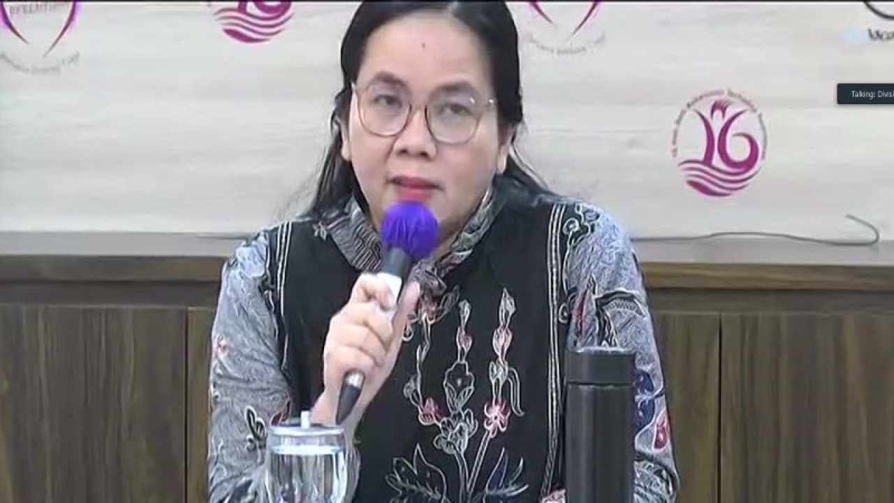 Wakil Ketua Komnas Perempuan Mariana Amiruddin dalam konferensi pers di Jakarta, Kamis (1/2/2024). (ANTARA/Anita Permata Dewi)