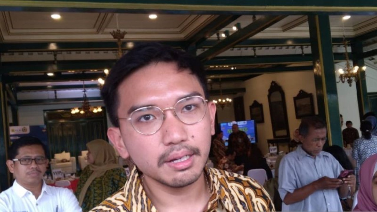 Adipati Mangkunegara X memberikan keterangan kepada wartawan di Solo, Jawa Tengah, Senin (4/3/2024). ANTARA/Aris Wasita