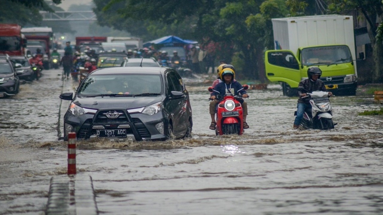 Sejumlah ruas jalan di Jakarta dilanda banjir pada Jumat (22/3/2024) pagi/ist
