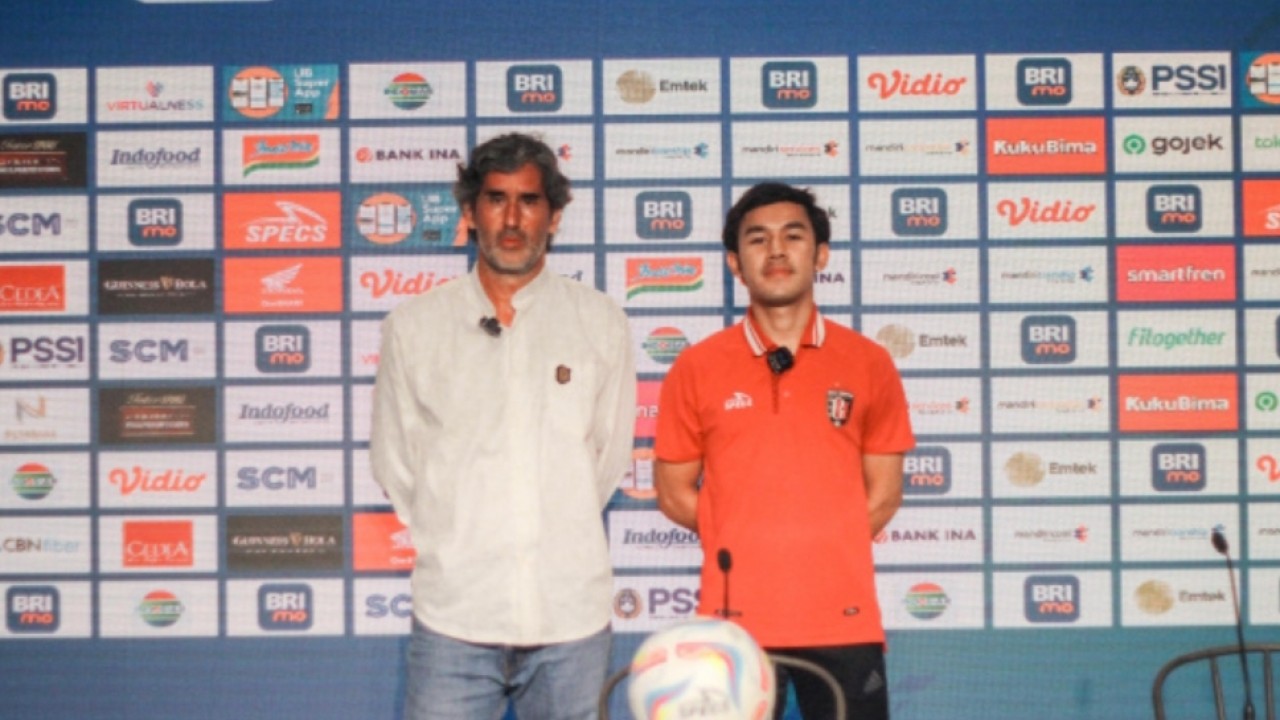 Coach Teco bersama Pemain Bali United