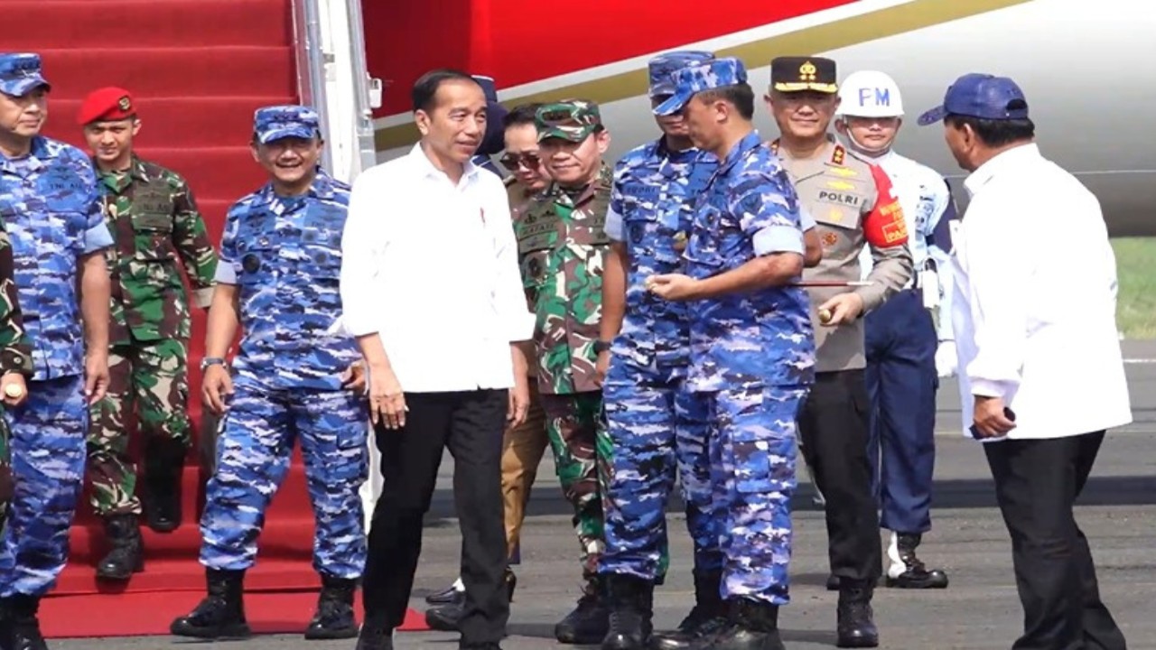 Presiden RI Joko Widodo meninjau Alutsista TNI AU di Lanud Iswahjudi, Madiun