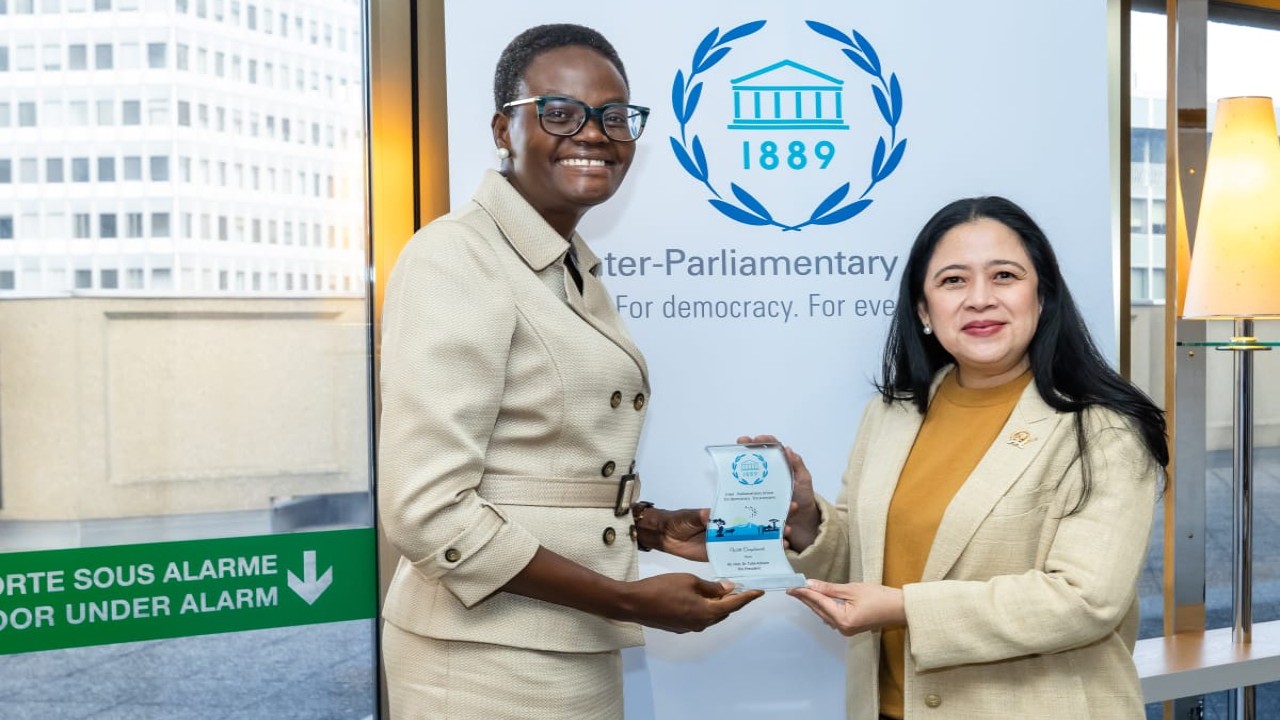 Ketua DPR RI Puan Maharani saat melakukan bilateral meeting dengan Presiden Inter-Parliamentary Union (IPU), Tulia Ackson di sela-sela The 148th IPU Assembly yang berlangsung di Jenewa, Swiss. Foto: Ist/nr
