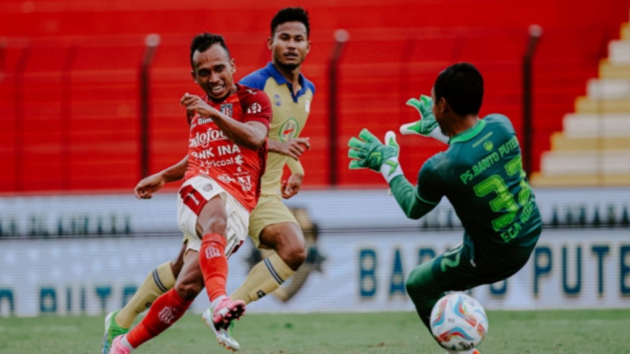 Laga Bali United vs Barito Putera