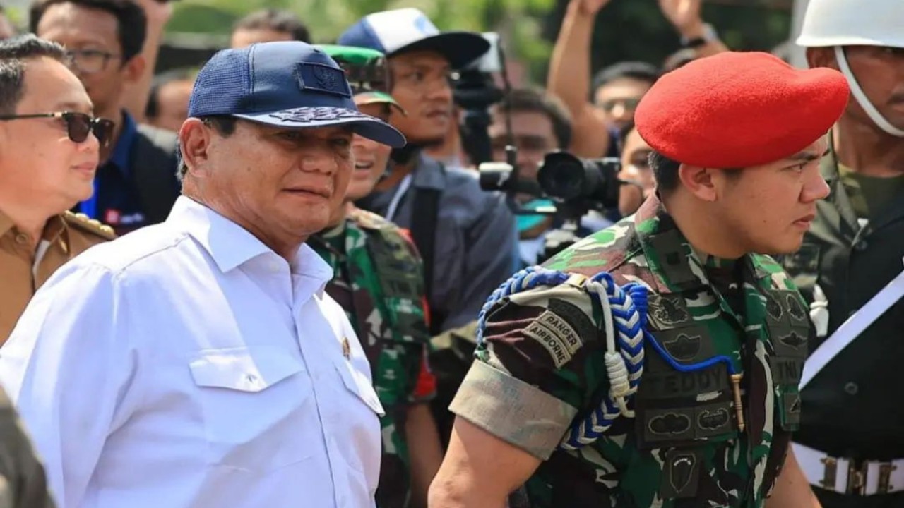 Mayor Infanteri Teddy Indra Wijaya dampingi Menteri Pertahanan Prabowo Subianto. (Foto: Instagram/tedsky_89)