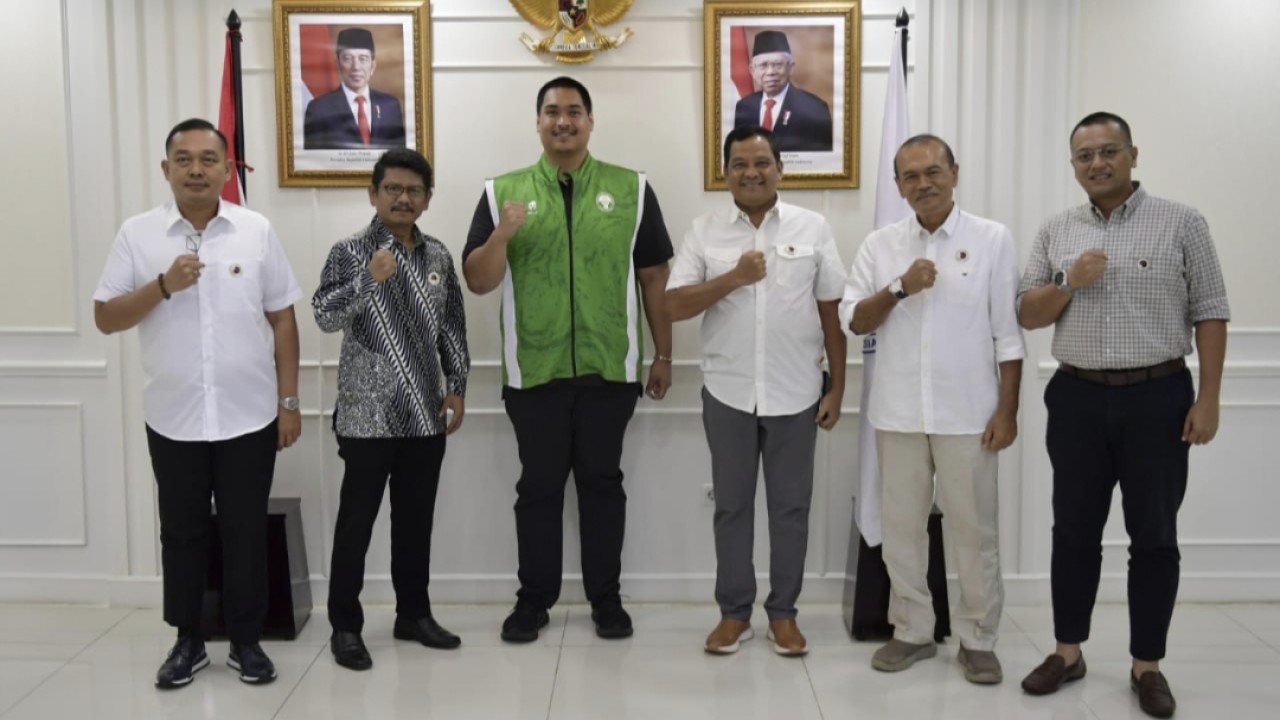 Menpora Dito Ariotedjo bersama Pengurus Besar Persatuan Boling Indonesia
