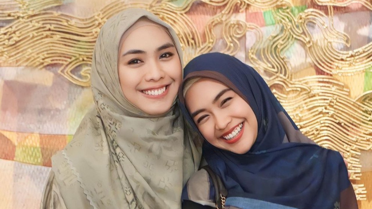 Oki Setiana Dewi dan Ria Ricis (Instagram)