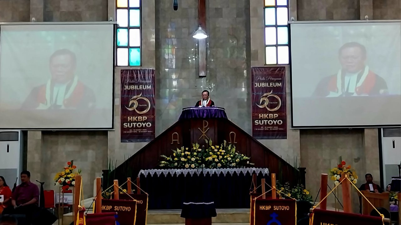 Pendeta Bernard Manik acara Ressort Sutoyo Distrik VIII DKI Jakarta merayakan HUT ke-50 tahun.