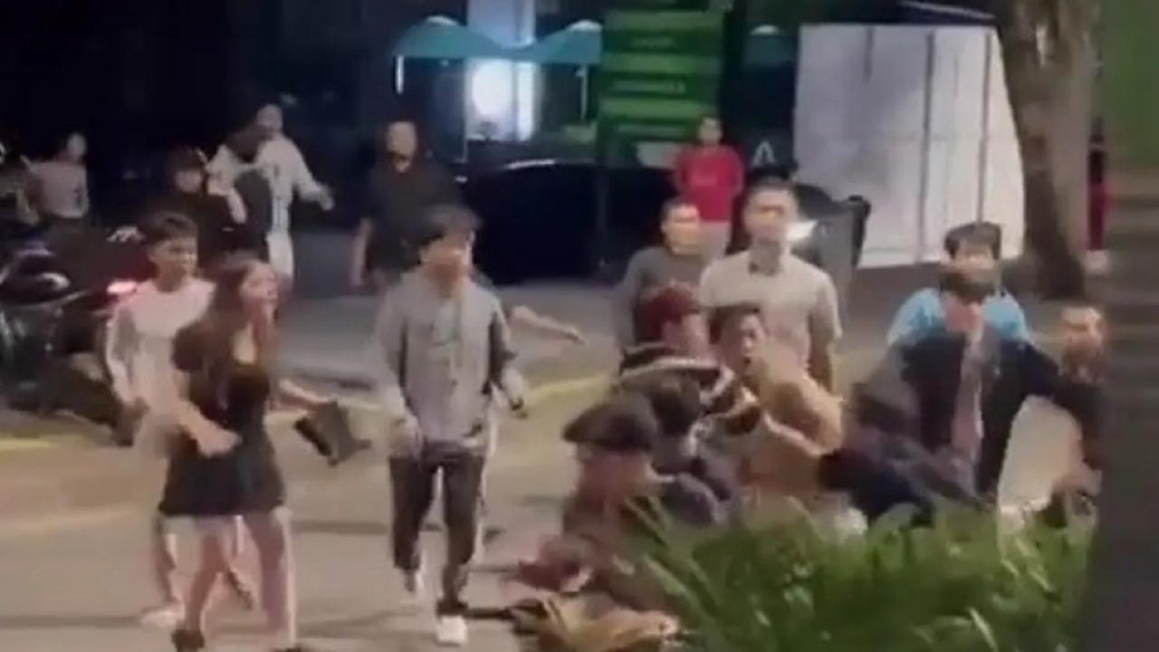 Tangkapan layar video pengeroyokan hingga korban tewas di kafe kawasan Kemang, Jakarta Selatan. (Instagram)