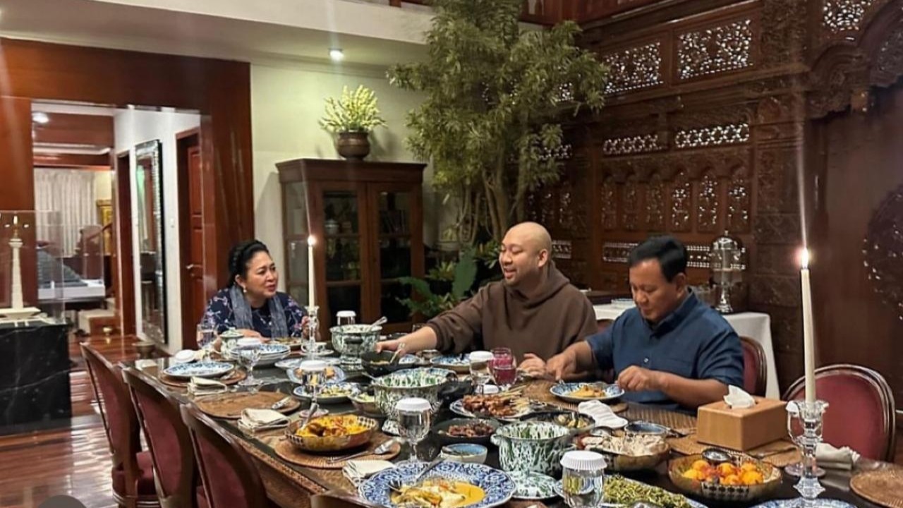 Prabowo buka bersama dengan Titiek Soeharto dan Didit Prabowo. (Instagram)