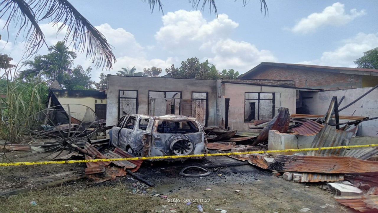 Rumah wartawan di Labuhanbatu-Sumut yang diduga dibakar OTK /ist