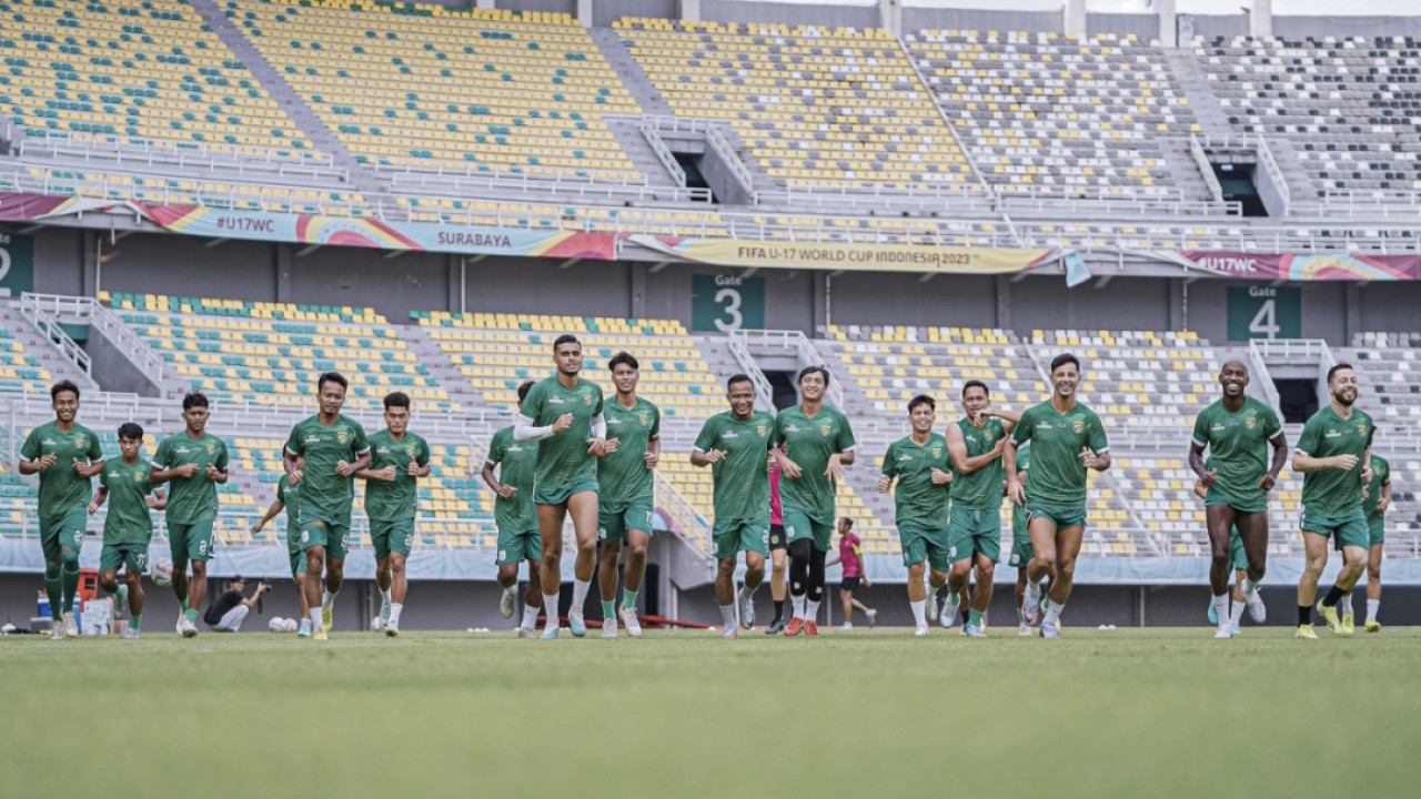 Skuad Persebaya jalani latihan di Stadion Gelora Bung Tomo