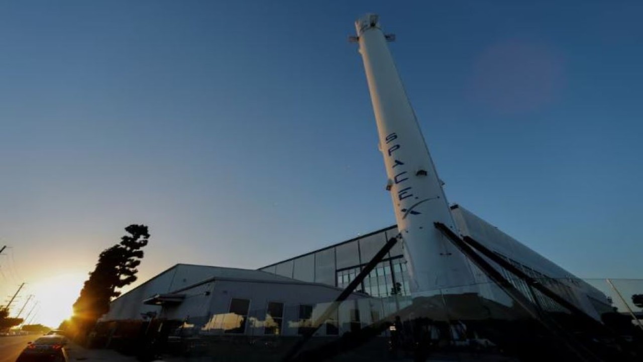 Penampakan kantor pusat SpaceX di Hawthorne, California, Amerika Serikat, pada 19 September 2018. (Foto: Dok/Mike Blake/Reuters)