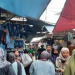 Suasana aktivitas Penjualan dan Pembelian di Pasar Tanah Abang-1710132494