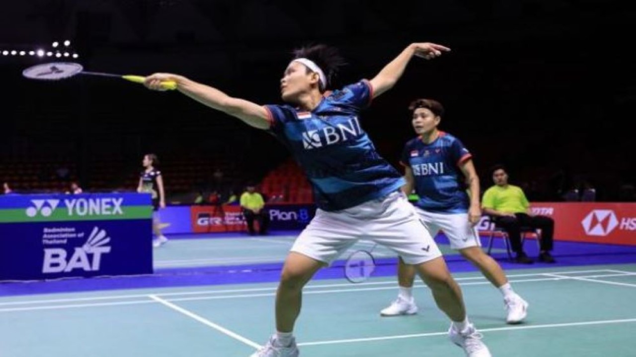 Ganda putri Indonesia Apriyani Rahayu/Siti Fadia Silva Ramadhanti mengantongi tiket perempat final Swiss Open 2024 usai menumbangkan wakil Amerika Serikat (AS), Francesca Corbertt/Allison Lee, di St. Jakobshalle Basel. (Foto: PB Djarum)