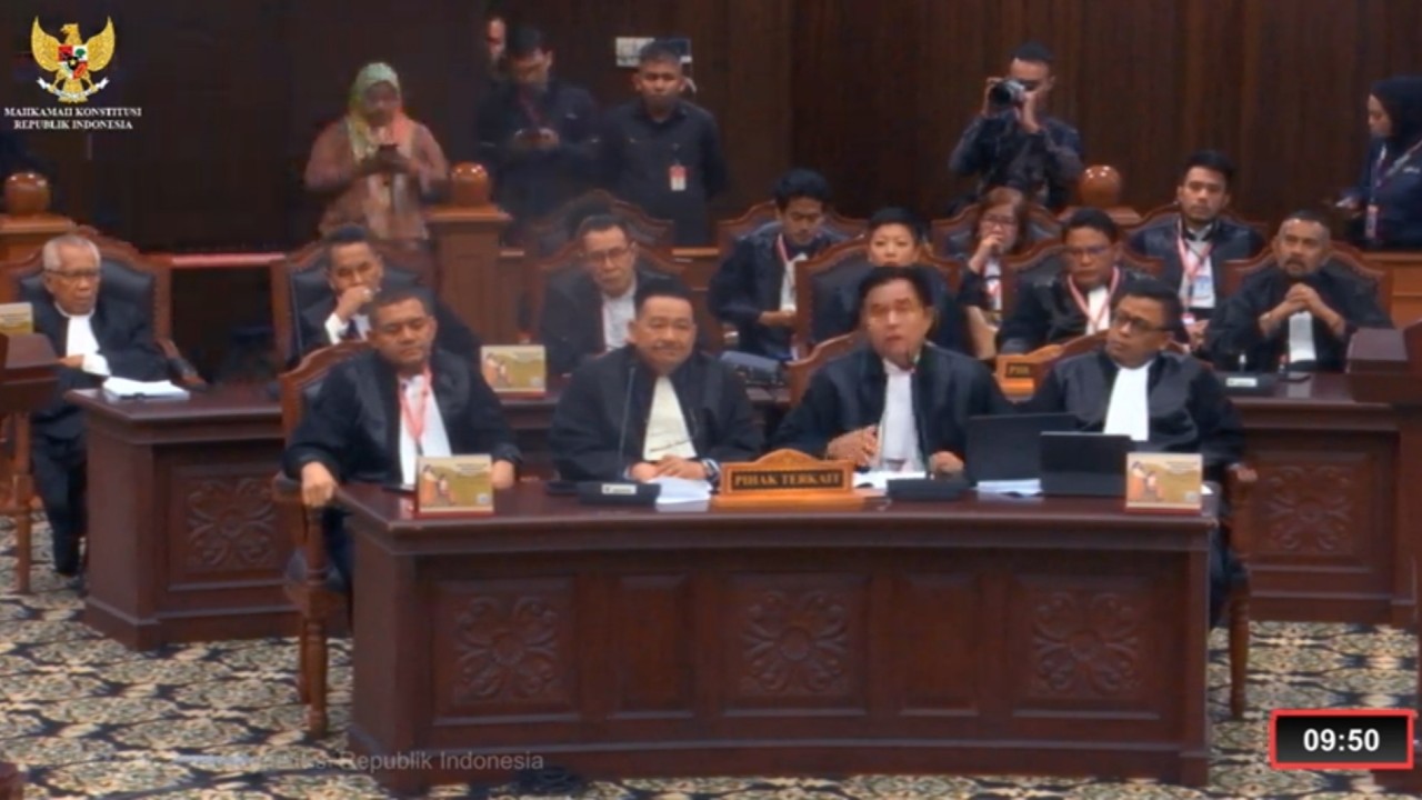 Tim Pembela Prabowo-Gibran saat sidang sengketa hasil Pilpres 2024 di Mahkamah Konstitusi. (YouTube)