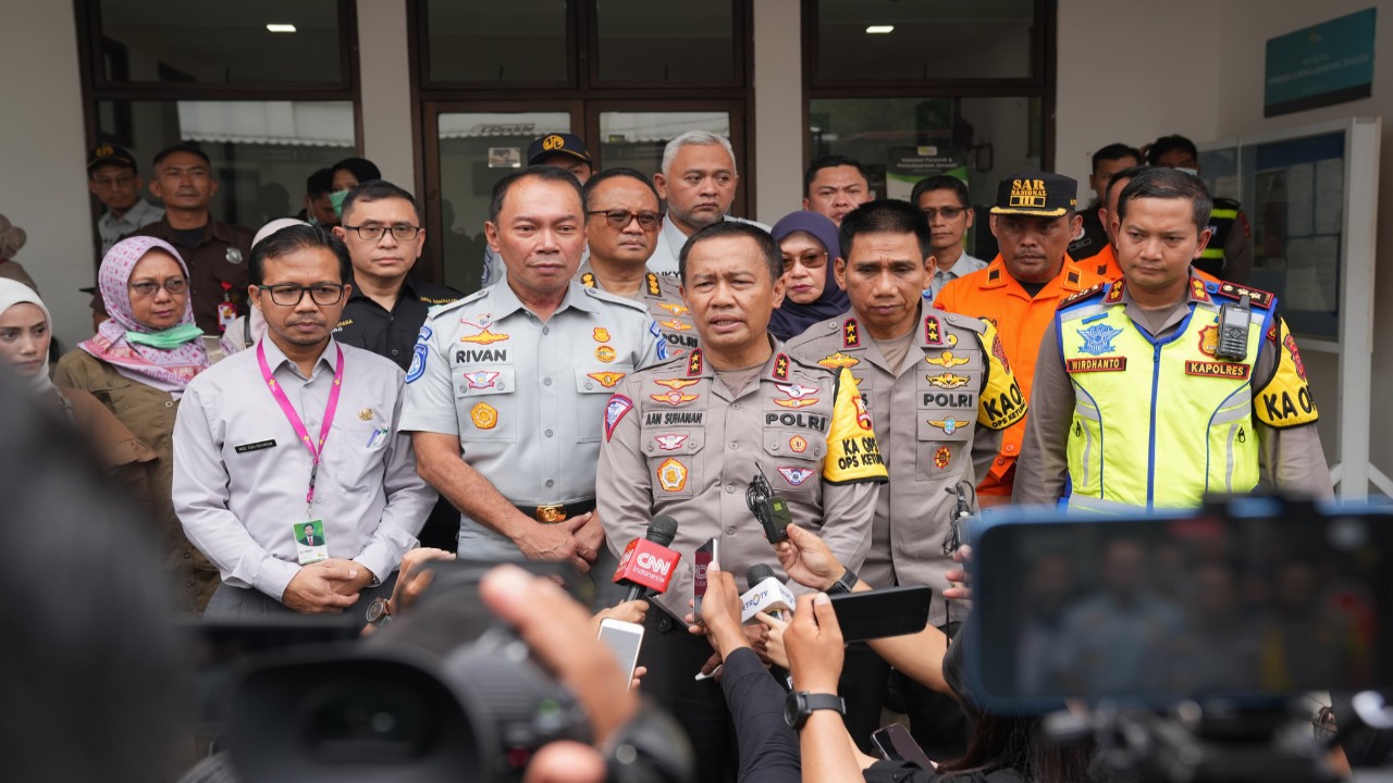 Kakorlantas Polri Irjen Pol Aan didampingi Kabag Ops Korlantas Polri Kombes Pol Eddy Djunaedi turun langsung menuju lokasi kecelakaan