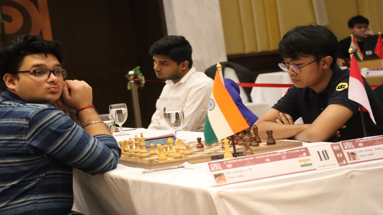 MI Aditya Bagus Arfan versus pecatur India MI LR Srihari pada babak ke-6 turnamen catur Bangkok Open 2024/Foto: Kristianus Liem
