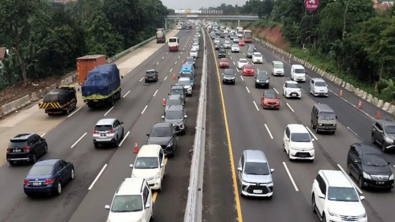 Contra flow Jalan Tol Jakarta-Cikampek. (Antara)
