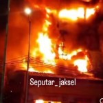 Kebakaran toko bingkai Mampang-1713511654