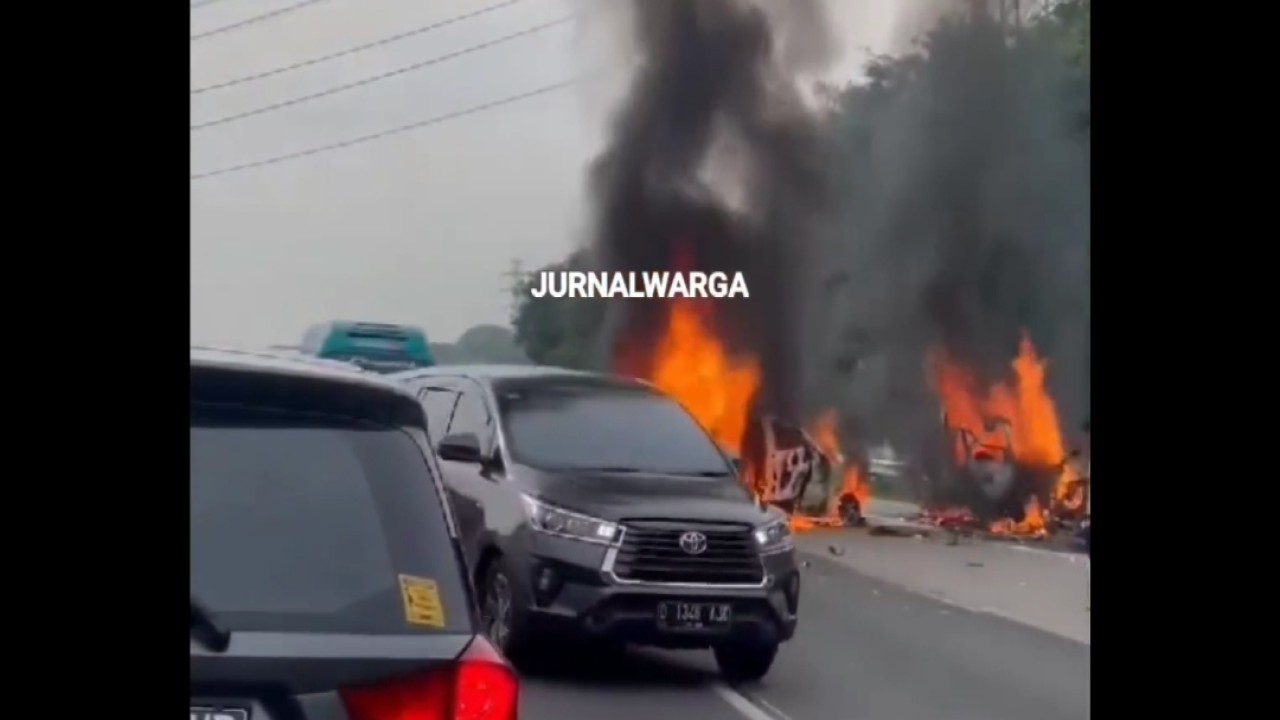 Kecelakaan di KM 58 Jalan Tol Jakarta-Cikampek arah Jakarta. (Instagram)