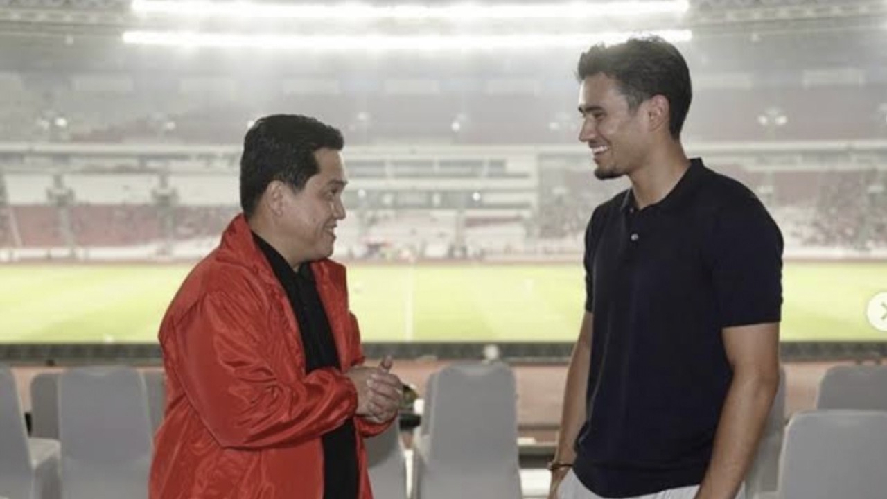 Ketua umum PSSI Erick Thohir dan Nathan Tjoe-A-on