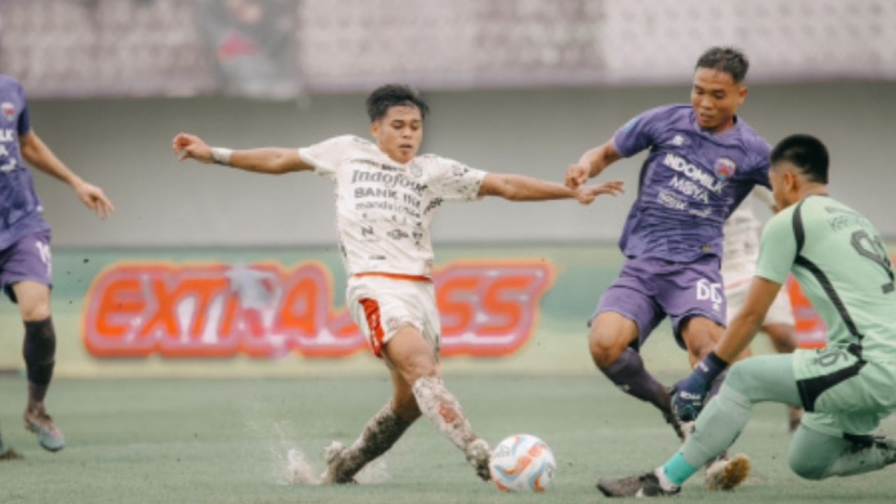 Laga Bali United vs Persita Tangerang