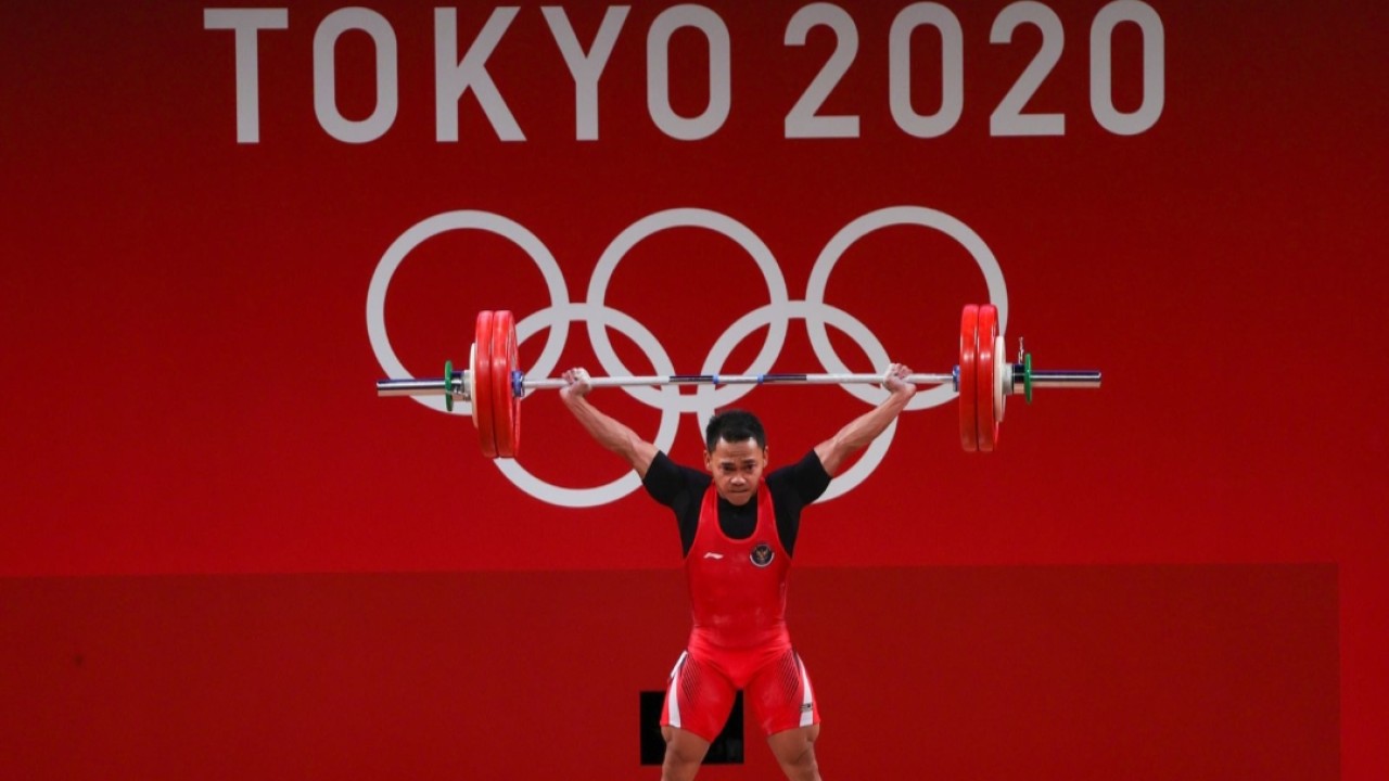 Lifter Indonesia Eko Yuli Irawan saat tampil di Olimpiade Tokyo 2020