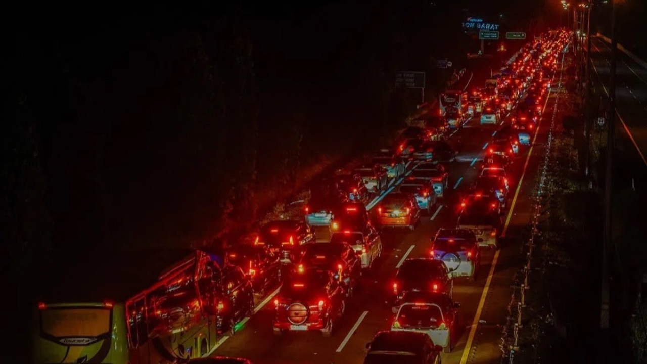 Kemacetan parah terjadi di jalan tol menuju Pelabuhan Merak. (Antara)