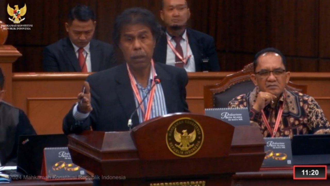 Ahli Prabowo-Gibran, Margarito Kamis saat bersaksi di sidang sengketa hasil Pilpres 2024 di Mahkamah Konstitusi. (YouTube)