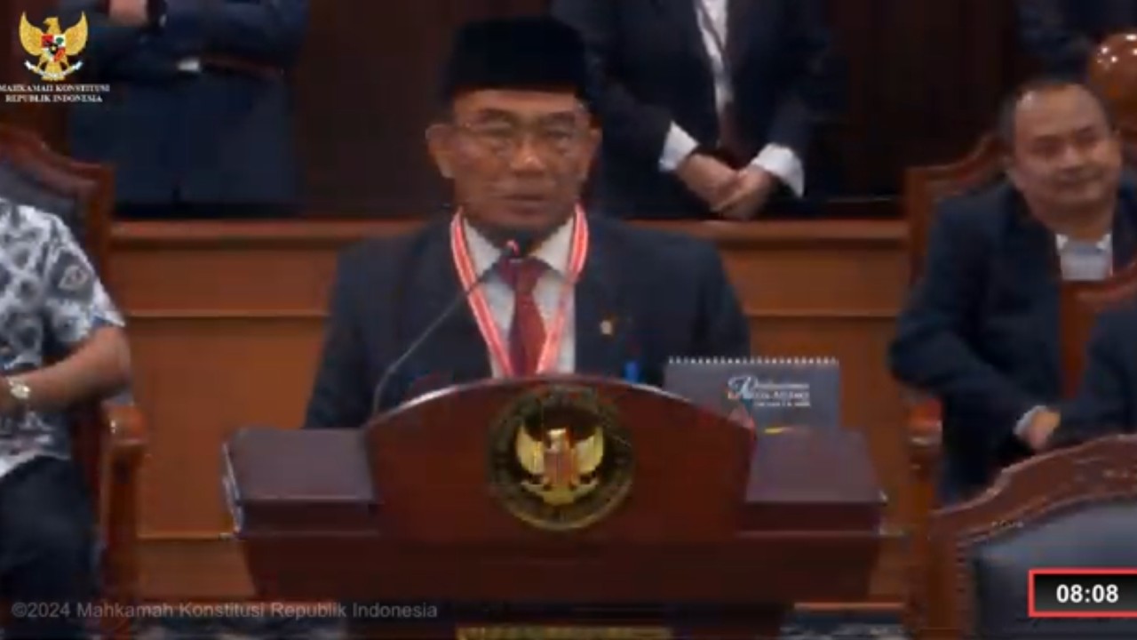 Menko PMK Muhadjir Effendy saat menyampaikan keterangan dalam sidang sengketa hasil Pilpres 2024 di Mahkamah Konstitusi. (YouTube)