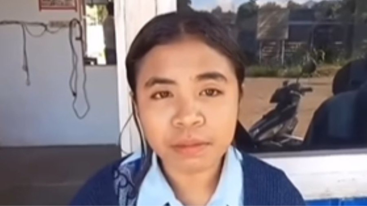 Siswi SMAN 2 Maumere nunggak usang sekolah tak boleh ikut ujian (Instagram)