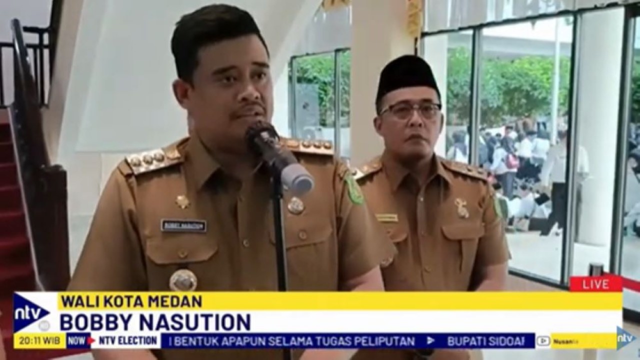 Wali Kota Medan, Bobby Nasution menjawab pertanyaan awak media terkait rencana PDI Perjuangan mengusung Basuki Tjahaja Purnama alias Ahok di Pilgub 2024