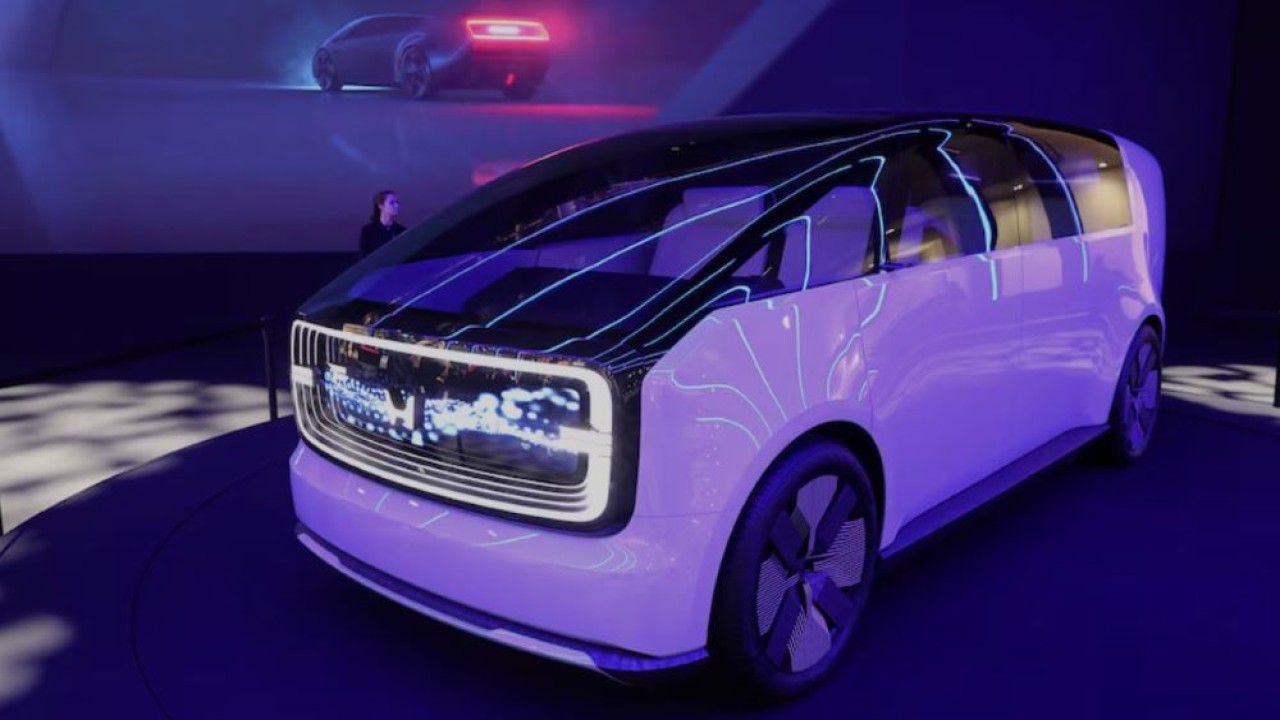 Kendaraan konsep listrik Honda Space-Hub, bagian dari lini seri "Honda O" baru, ditampilkan di CES 2024, pameran dagang elektronik konsumen tahunan, di Las Vegas, Nevada, Amerika Serikat, pada 10 Januari 2024. (Foto: Dok/Steve Marcus/Reuters)