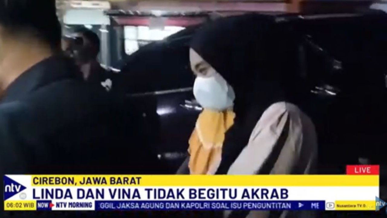 Linda sahabat almarhum Vina usai menjalani pemeriksaan di Polresta Cirebon