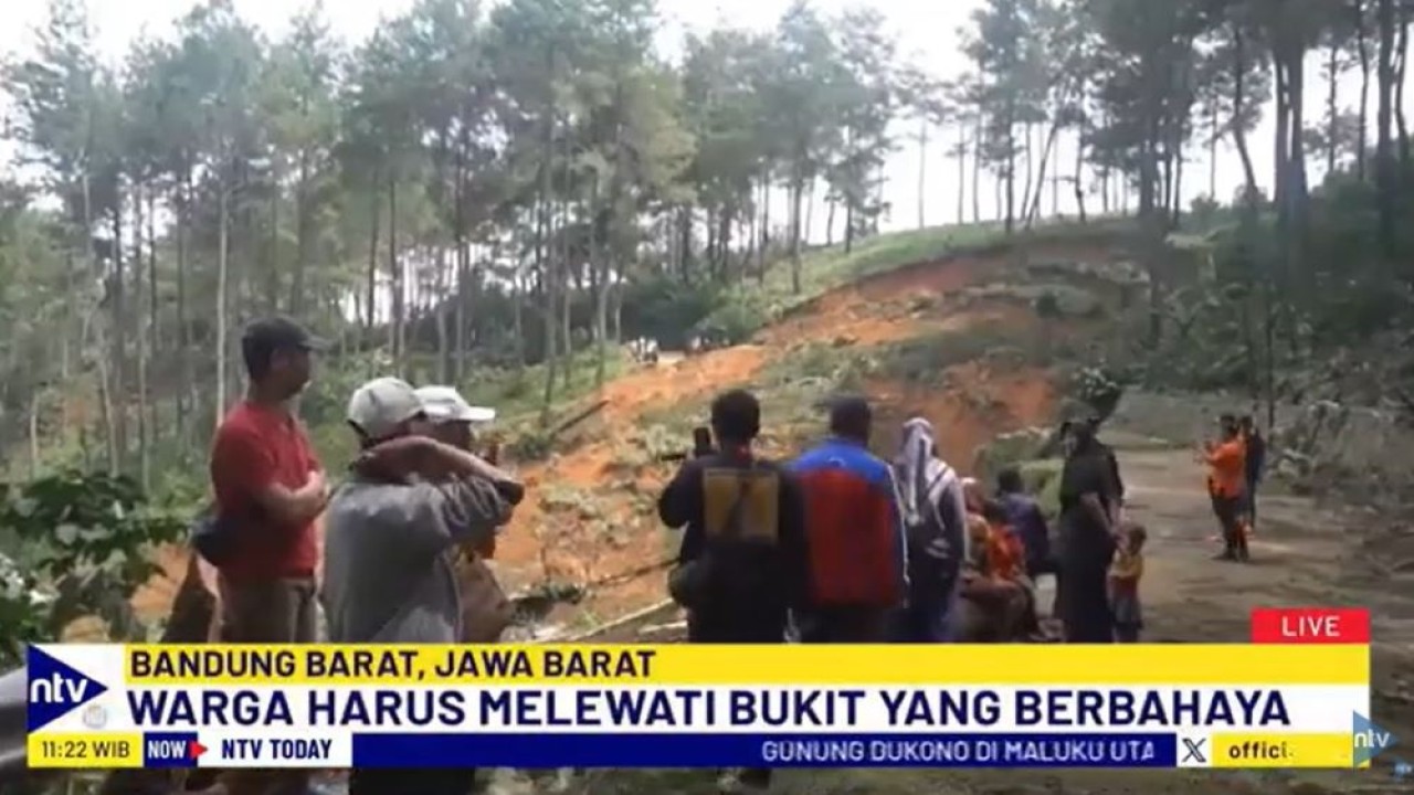 Bencana tanah longsor menerjang wilayah Gununghalu, Kabupaten Bandung Barat.