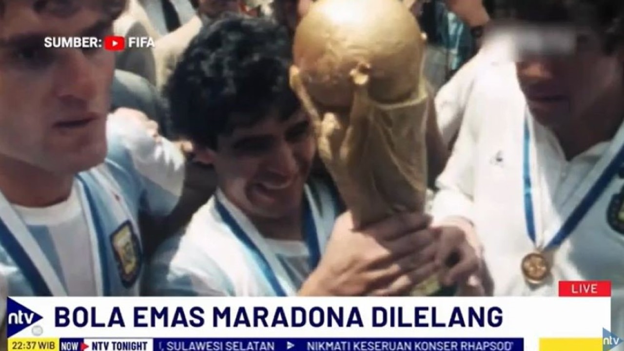 Trofi Bola Emas milik Maradona bakal dilelang di Prancis, pada 6 Juni mendatang.