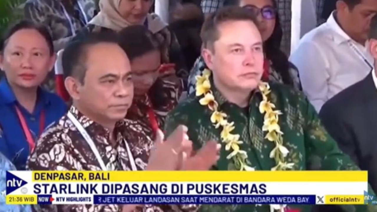 CEO SpaceX, Elon Musk bersama Menkominfo Budi Arie Setiadi saat meresmaikan pemasangan layanan internet Starlink di salah satu Puskesmas di Kota Denpasar, Bali