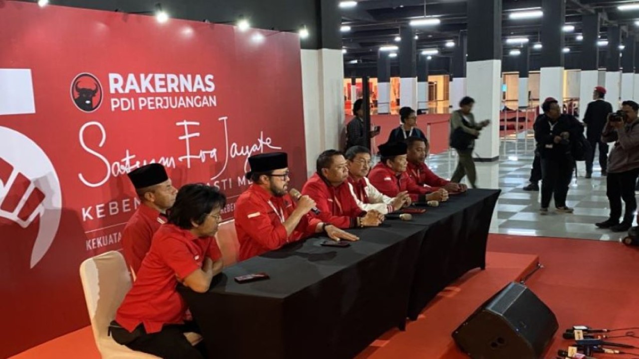 Jumpa pers jelang hari kedua Rapat Kerja Nasional (Rakernas) V PDI Perjuangan di Beach City International Stadium Ancol, Jakarta Utara, Sabtu (25/5/2024). (ANTARA/Fath Putra Mulya).